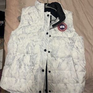 CANADA GOOSE - Freestyle Down Vest - SIZE MEDIUM
BRAND NEW WITH TAGS -NEVER WORN